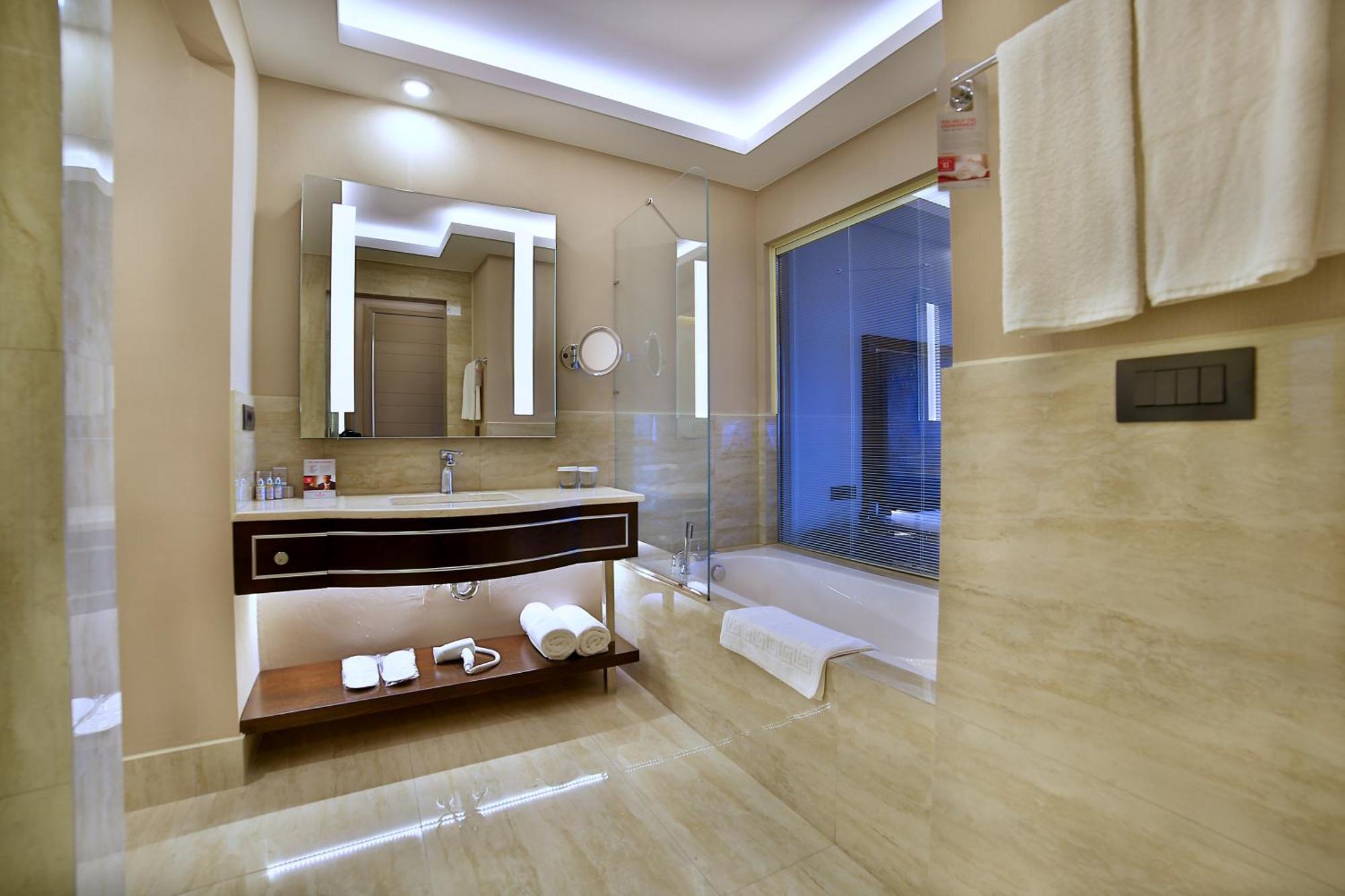 מלון Ramada By Wyndham İskenderun מראה חיצוני תמונה